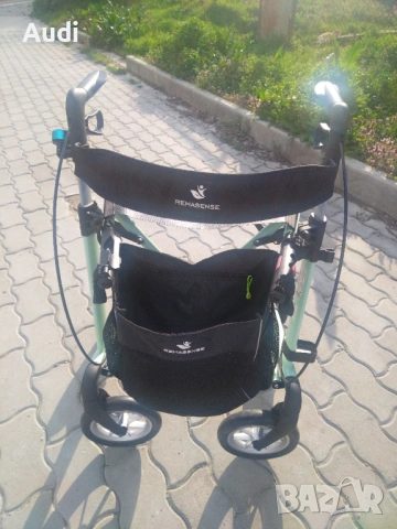 Сгъваема алуминиева  проходилка ролатор за възрастни, оперирани, трудно подвижни хора. Марка SERVER , снимка 2 - Ролатори - 54099678