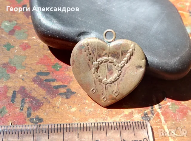 ЕТНОГРАФСКИ НАКИТ За ЛЮБОВНО ВРИЧАНЕ Старинен МЕДЕН МЕДАЛЬОН - СЪРЧИЦЕ с МОМИНСКИ ВЕНЕЦ, снимка 2 - Антикварни и старинни предмети - 55995015
