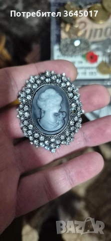 брошка тип Камелия 