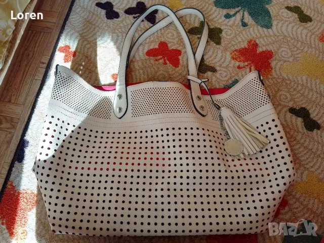 Подарявам!Бяла голяма чанта с дупчици