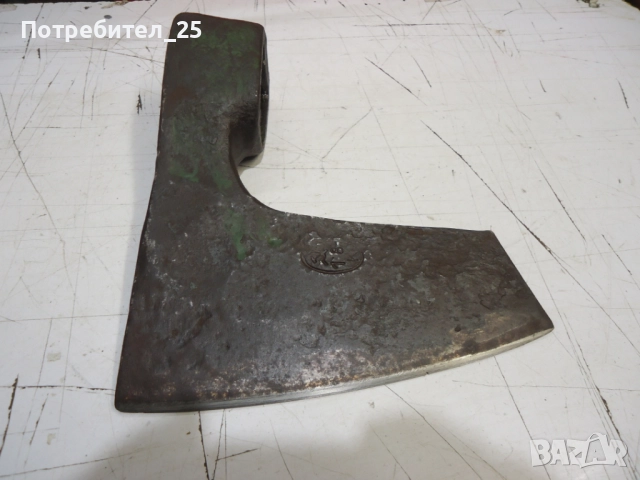 Кована брадва с маркировка