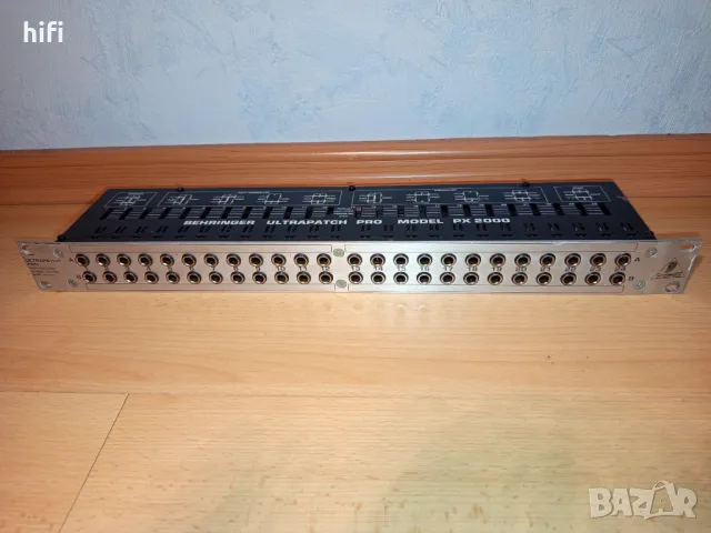 Студиен 48-канален пач Behringer PX2000, снимка 1