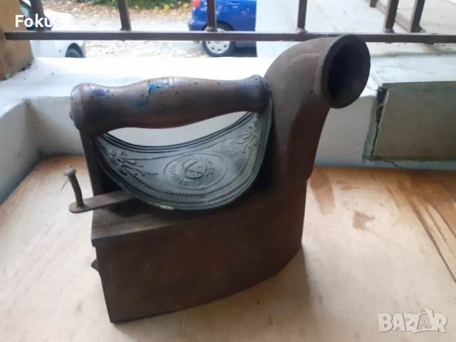 Стара английска ютия с комин