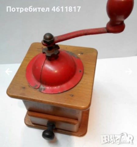 Стара ръчна дървена кафемелачка, снимка 3 - Антикварни и старинни предмети - 52316632