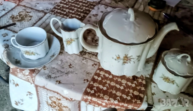 Български порцеланов сервиз за кафе от 17 части, снимка 2 - Сервизи - 52459120
