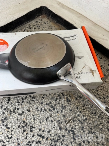 Премиум Тиган Le Creuset Shallow Frying Pan 28 см - Незалепващ, Здрав, Универсален Тиган!, снимка 4 - Съдове за готвене - 52561541