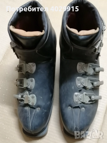 Стари скиорски обувки и още по-стари