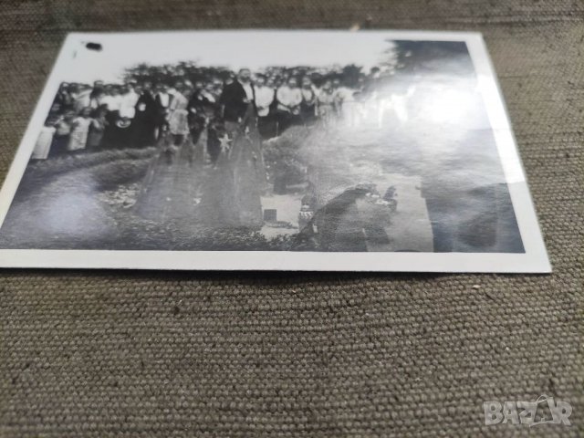 Продавам стара снимка На братската могила в парка на Свободата 1945