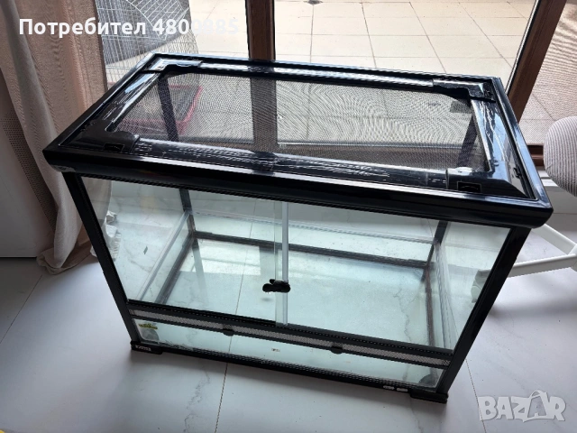 Терариум (гущер, змия, друг) Размер: Височина: 60см, Дължина: 80см, Ширина: 40см.