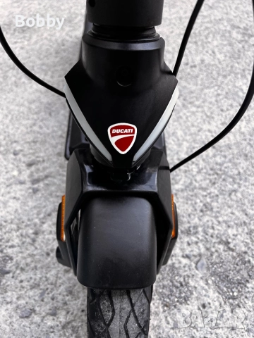 Електрическа тротинетка Ducati Pro 3, снимка 10 - Велосипеди - 52278705