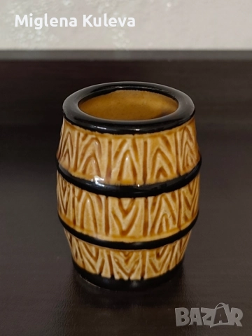 Малка керамична ракиена чашка Бъчва. Цена 5 лв.