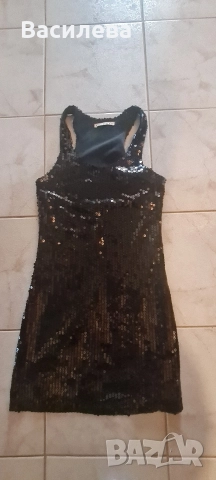 Рокля с пайети. 