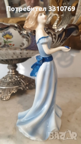 Прекрасна английска порцеланова статуетка на дама. , снимка 2 - Статуетки - 52101485