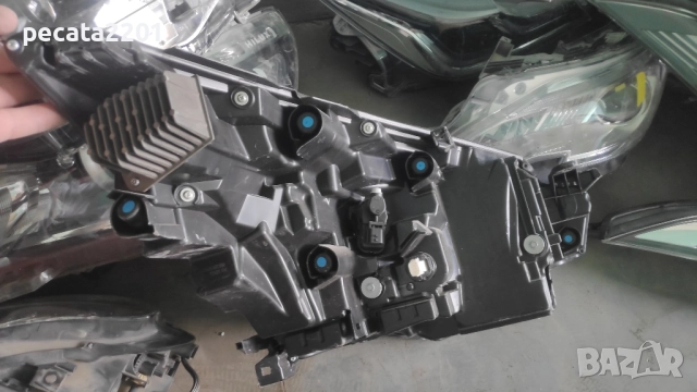 Продавам - оригинален ляв фар за Toyota CHR 2024 г със забележки, снимка 3 - Части - 51763372