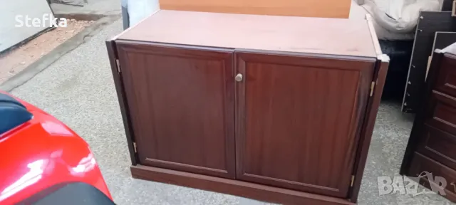 шкафове (с чекмеджета и с рафтове)