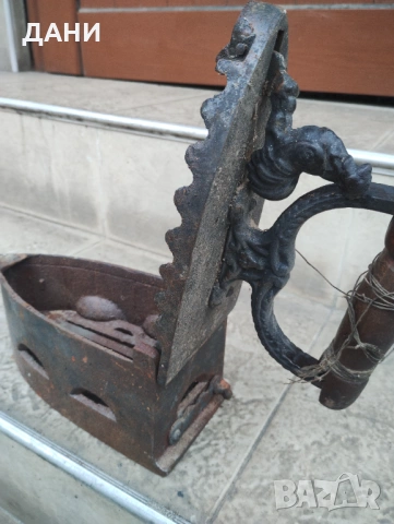 Стара чугунена ютия на жар или въглища, снимка 4 - Антикварни и старинни предмети - 54052027