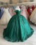 Бална рокля с кринолин в зелено с ръчно шити 3 Д цветя, снимка 1 - Рокли - 38731481