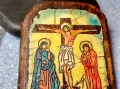 ХРИСТОВОТО РАЗПЯТИЕ ИЗТОЧНОПРАВОСЛАВНА ИКОНА РЪЧНА ХУДОЖЕСТВЕНА ИЗРАБОТКА ВЪРХУ ДЪРВО 47636, снимка 2