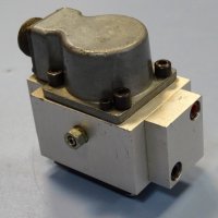 Серво клапан MOOG 10 GPM flow control servo valve 2-stage 210Bar, снимка 4 - Резервни части за машини - 37998790