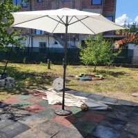 Нов чадър със стойка, снимка 1 - Градински мебели, декорация  - 40594223
