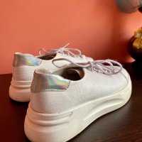 Дамски бели обувки от естествена кожа, снимка 1 - Дамски ежедневни обувки - 44213421