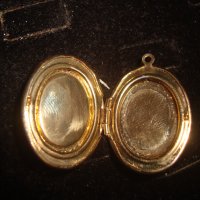 ПОЗЛАТЕН МЕДАЛЬОН РАМЧИЦА за СНИМКИ ЛЮБОВЕН АРТ ПЕНДАНТ РЕТРО СТИЛ ПОЗЛАТА 17457, снимка 1 - Колиета, медальони, синджири - 31416643