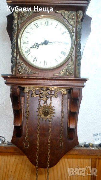 Часовник с дървен корпус и месингови орнаменти, снимка 1
