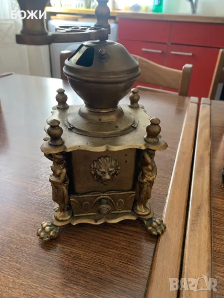 Антикварна месингова кафемелачка – уникат, снимка 1
