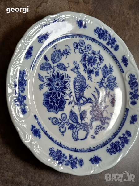 Декоративна релефна порцеланова чиния , снимка 1
