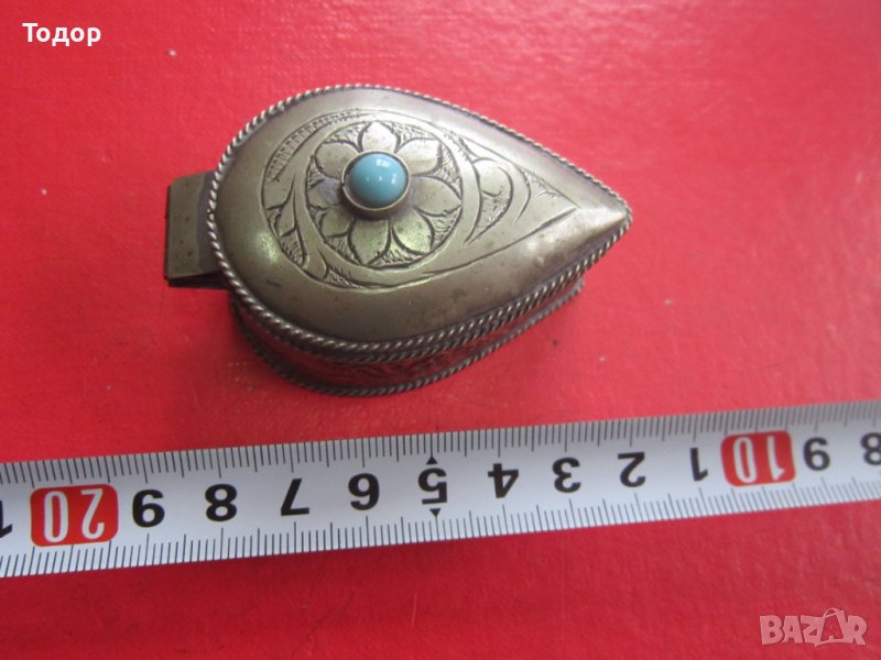 Старинна бронзова кутийка с гравюри , снимка 1