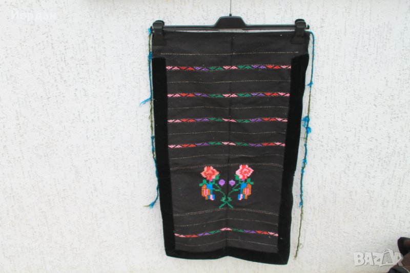 Нова вълнена бродирана престилка, снимка 1