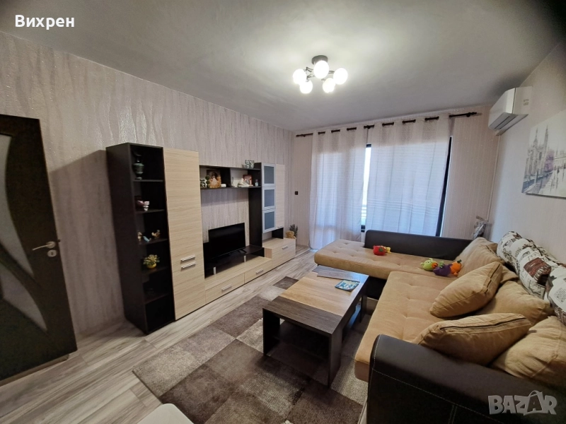 Тристаен апартамент, снимка 1