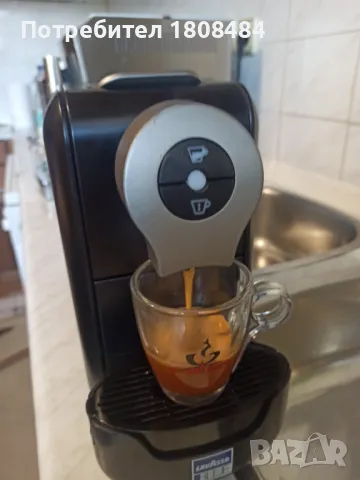 Кафе машина Лаваца за капсули Лаваца Блу работи и прави супер кафе , снимка 2 - Кафемашини - 50428717