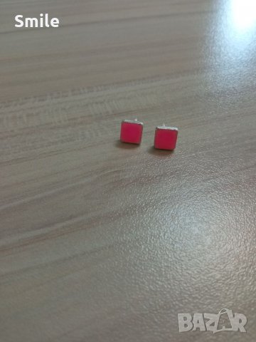 Много нежни обеци. 