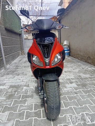 Скутер 50куб Априлия , снимка 4 - Мотоциклети и мототехника - 54326790