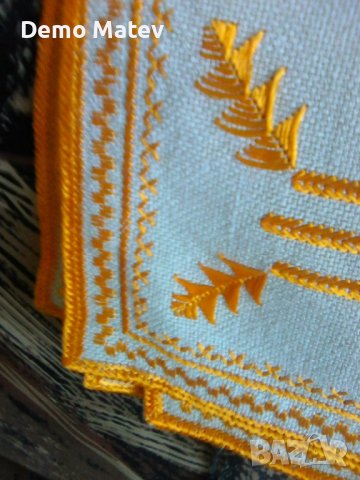 Продавам ръчно бродирани каренца, снимка 8 - Покривки за маси - 36795168