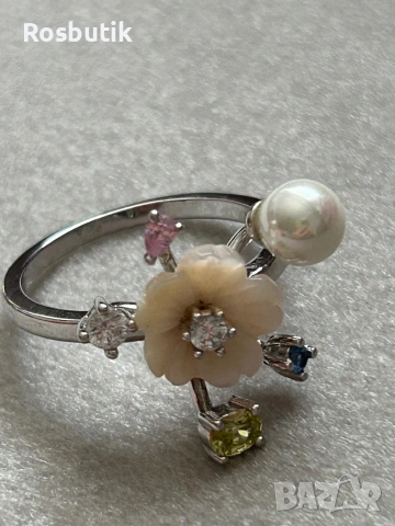 Красив сребърен пръстен със седефено цвете перла и топази , снимка 4 - Пръстени - 53259877