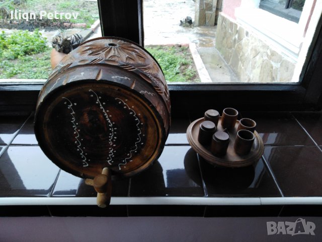 Продавам ръчно изработен и изключително,красив сервиз за ракия.Дърворезба.