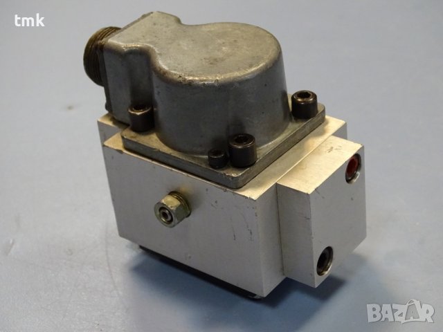 Серво клапан MOOG 10 GPM flow control servo valve 2-stage 210Bar, снимка 4 - Резервни части за машини - 37998790