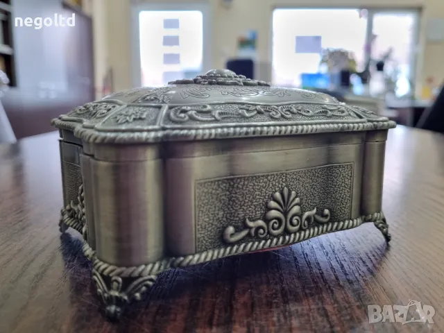 СТРАХОТЕН ПОДАРЪК Нова метална винтидж Бижутера, снимка 2 - Бижутерийни комплекти - 49826804