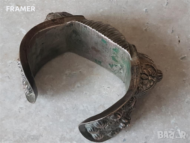 Огромна Възрожденска сребърна 1860 гривна рогатка запазена, снимка 10 - Антикварни и старинни предмети - 36500700