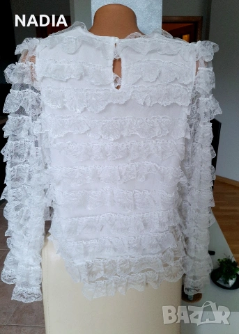 Бяла блуза с тюл, снимка 4 - Блузи с дълъг ръкав и пуловери - 53932094