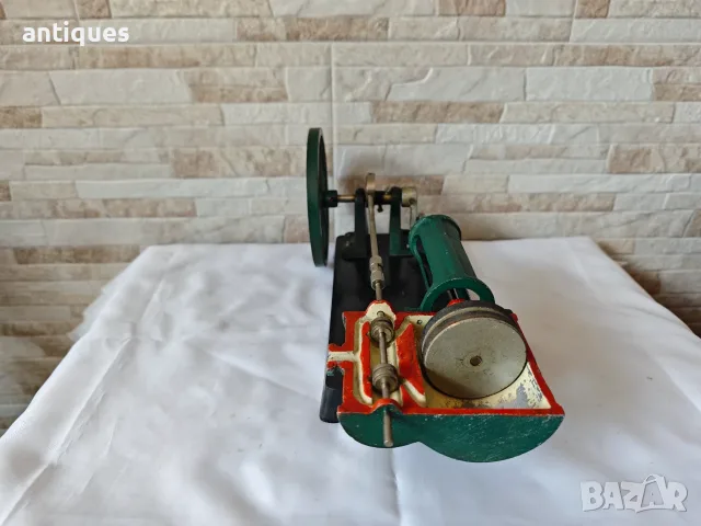 Стар макет на парен двигател - Български от средата на века - Учтехпром, снимка 4 - Антикварни и старинни предмети - 56078157
