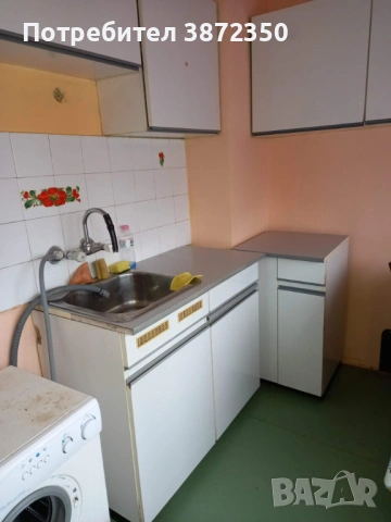 Под наем гарсониера зад джамията.