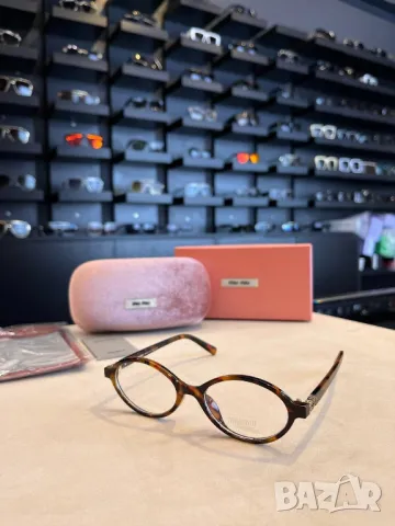 очила с калъф miu miu, снимка 2 - Слънчеви и диоптрични очила - 50406875