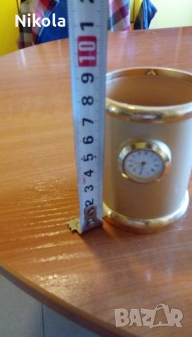 Метален златист моливник с часовник, снимка 1