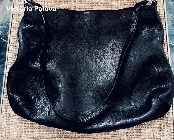 Оригинална кожена чанта Coccinelle - естествена кожа, тип Hobo (Черна), снимка 13 - Чанти - 54009431