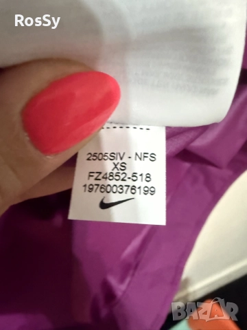 оригинална ветровка дамска Nike, снимка 10 - Якета - 55854135
