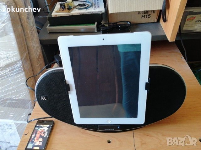 Докинг станция за iPod, iPad, iPhone с усилвател, радио, изходи за видео-сигнал и вход AUX, снимка 13 - Аудиосистеми - 29615596