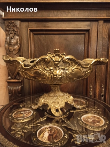 Бронзова ваза за цветя